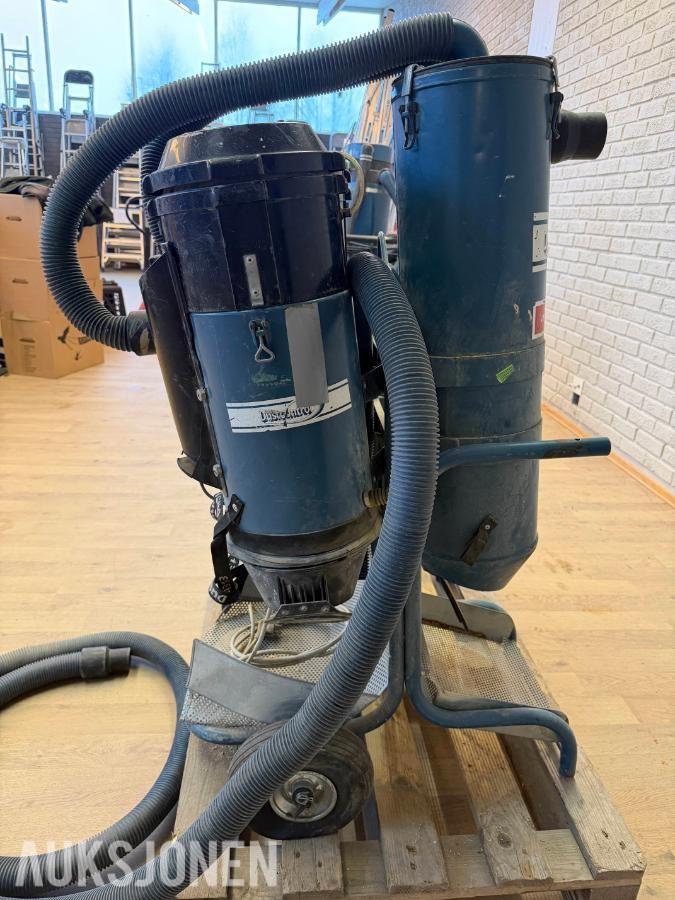 3 x industristøvsugere: Dustcontrol DC3900, DC2500 Twin og Pullman PV300P)